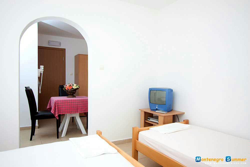 Apartments Mtv Petrovac ภายนอก รูปภาพ